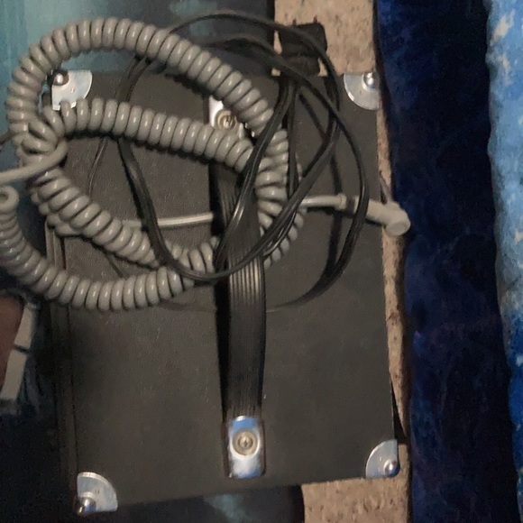 REALISTIC Portable Amplified Speaker System - Picture 3 of 3